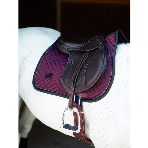 Podsedlová dečka Equestrian Stockholm Modern Purple Night Kolekce 2024/25