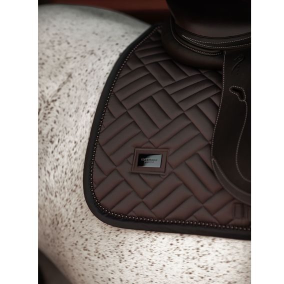 Podsedlová dečka Equestrian Stockholm Modern Mocha Kolekce 2024/25