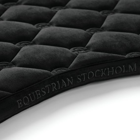 Podsedlová dečka Equestrian Stockholm Velvet Black Kolekce 2026/27