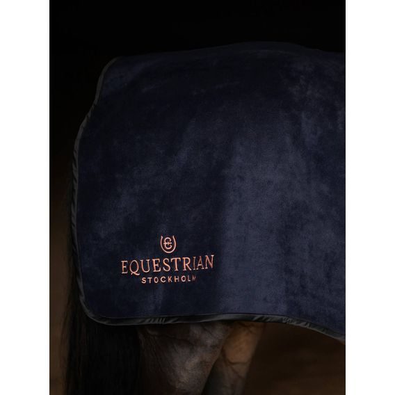 Deka bederní Equestrian Stockholm Heavy Fleece Dark Ocean Kolekce 2025