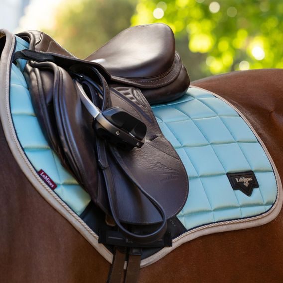Podsedlová dečka LeMieux Loire Satin Aqua Kolekce 2025