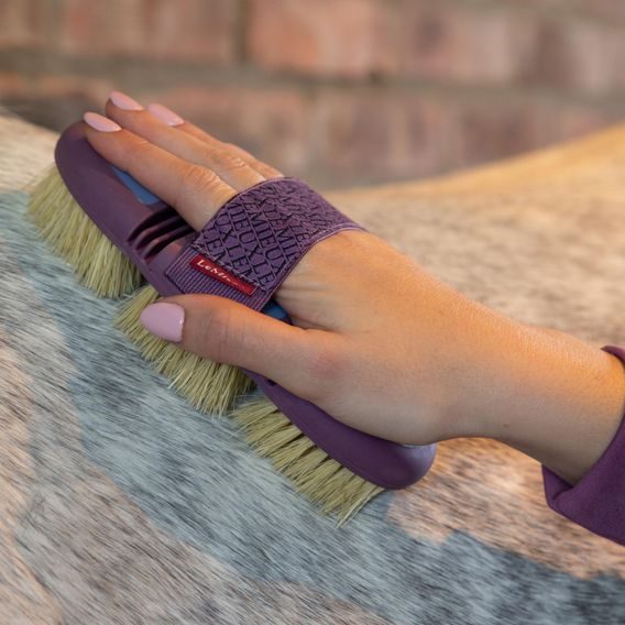 Kartáč LeMieux Flexi Scrubbing Brush Kolekce 2026