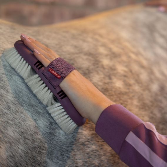 Kartáč LeMieux Flexi Goat Hair Kolekce 2026