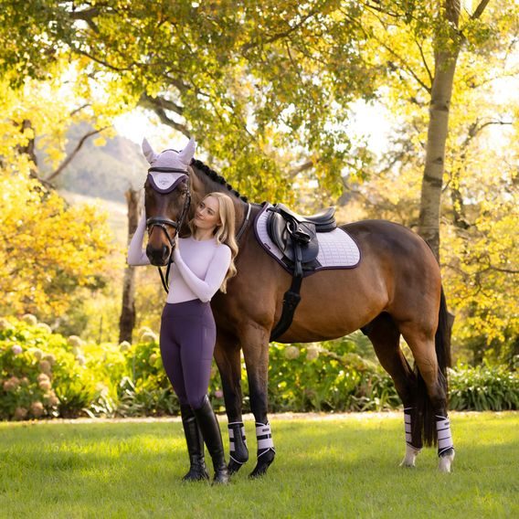 Podsedlová dečka LeMieux Suede Square Lilac Kolekce 2025/26