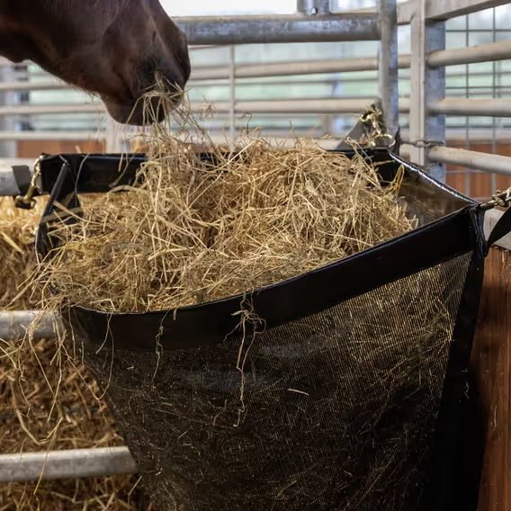 Síť na seno Kentucky Hay Bag Corner