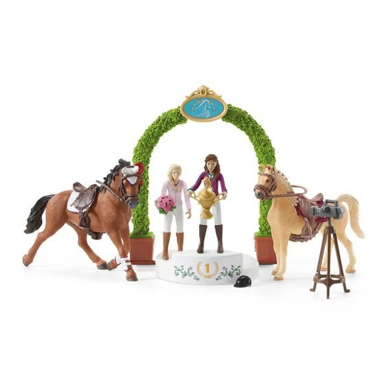 Schleich 42440 - Turnajové závodiště s koníky a ošetřovatelkami