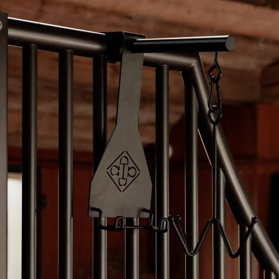 Kovový věšák na uzdečky Kentucky