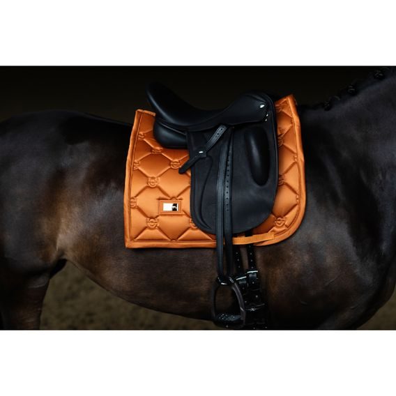 Podsedlová dečka Equestrian Stockholm Satin Chestnut Kolekce 2026/27