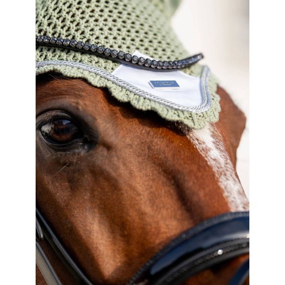 Čabraka na uši Equestrian Stockholm Pistachio White Kolekce 2026