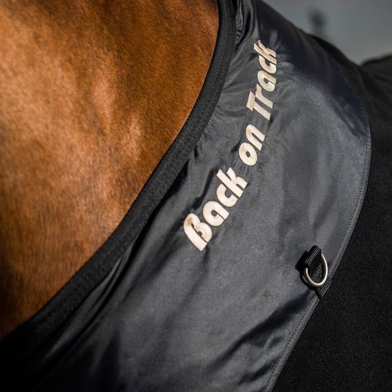 Deka Fleece Back on Track Supreme 2141 černá