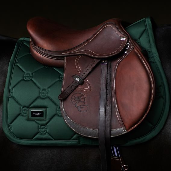Podsedlová dečka Equestrian Stockholm Satin Sycamore Green Kolekce 2026/27
