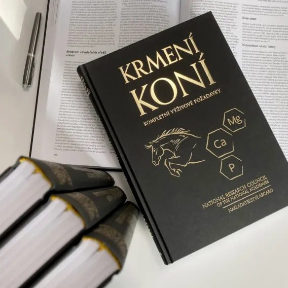 Publ Krmení koní Kompletní výživové požadavky SLEVA poškozené rohy
