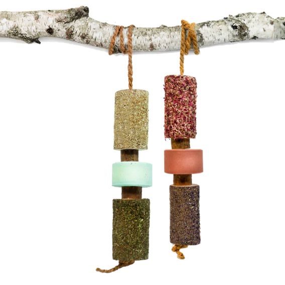 Kousací dřevěná hračka pro koně s lizem Candy Horse