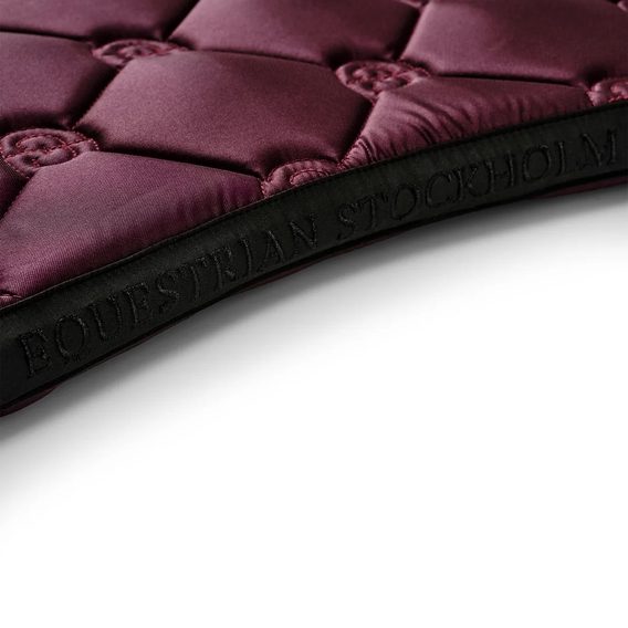 Podsedlová dečka Equestrian Stockholm Crystal Shine Mauve Wine Kolekce 2026/27