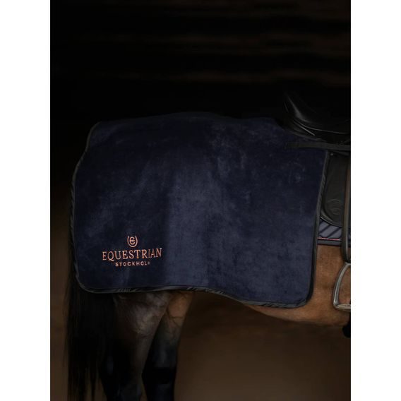 Deka bederní Equestrian Stockholm Heavy Fleece Dark Ocean Kolekce 2025