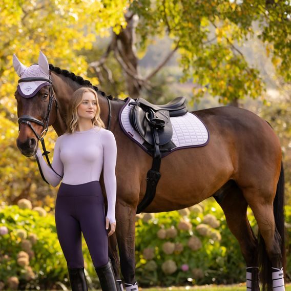 Podsedlová dečka LeMieux Suede Square Lilac Kolekce 2025/26