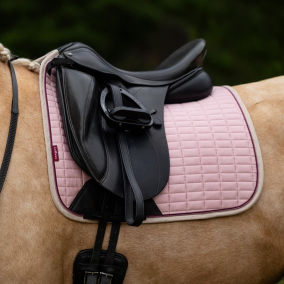 Podsedlová dečka LeMieux Suede Square Blossom Kolekce 2025