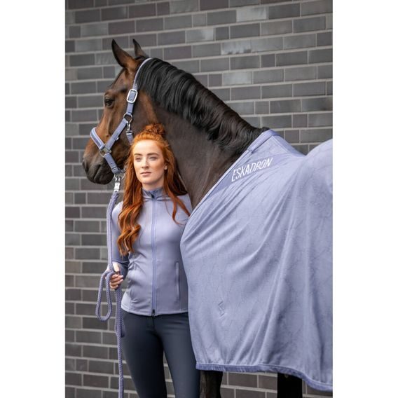 Odpocovací deka Eskadron Classic Sports Fleece Stamp Kolekce 2026