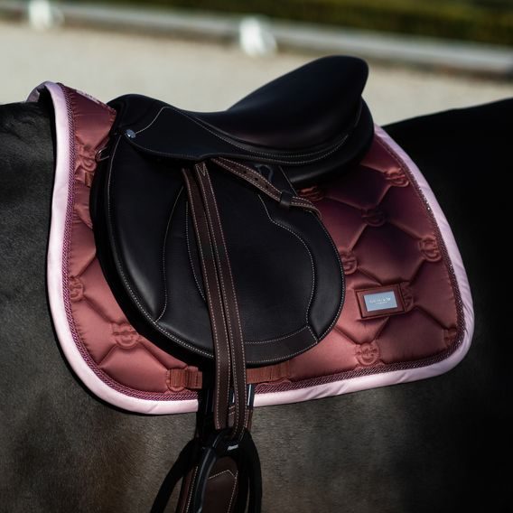 Podsedlová dečka Equestrian Stockholm Amber Rose Kolekce 2025/26
