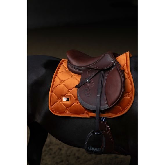 Podsedlová dečka Equestrian Stockholm Velvet Chestnut Kolekce 2026/27