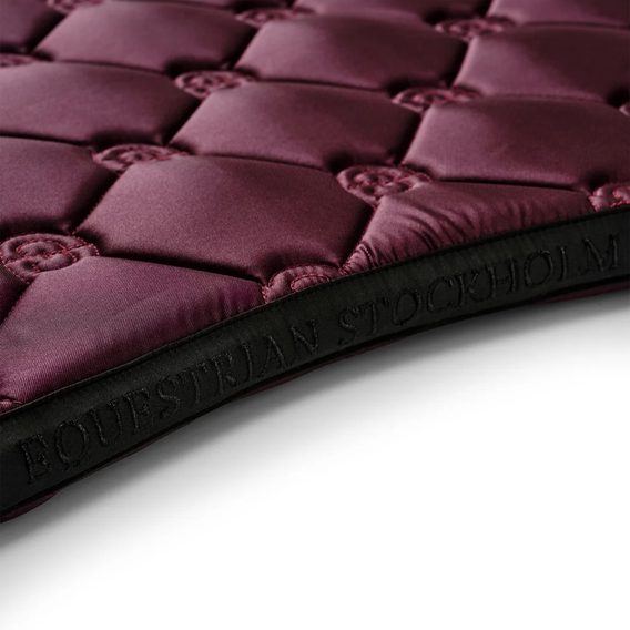 Podsedlová dečka Equestrian Stockholm Crystal Shine Mauve Wine Kolekce 2026/27