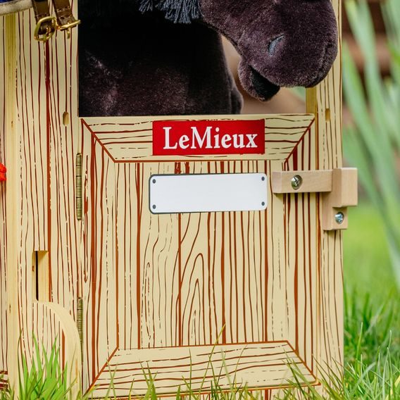 Hračka LeMieux Toy Pony Wooden Stable Set