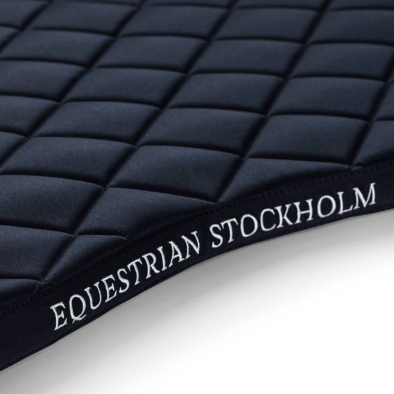 Podsedlová dečka Equestrian Stockholm Line Midnight Blue Kolekce 2026