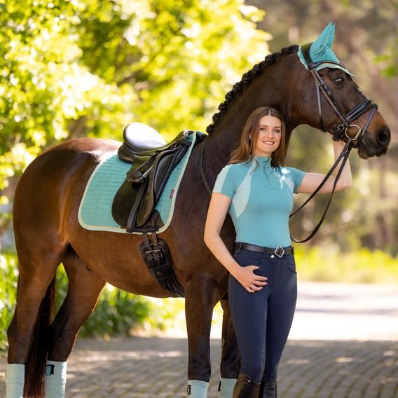 Podsedlová dečka LeMieux Suede Square Lagoon Kolekce 2025