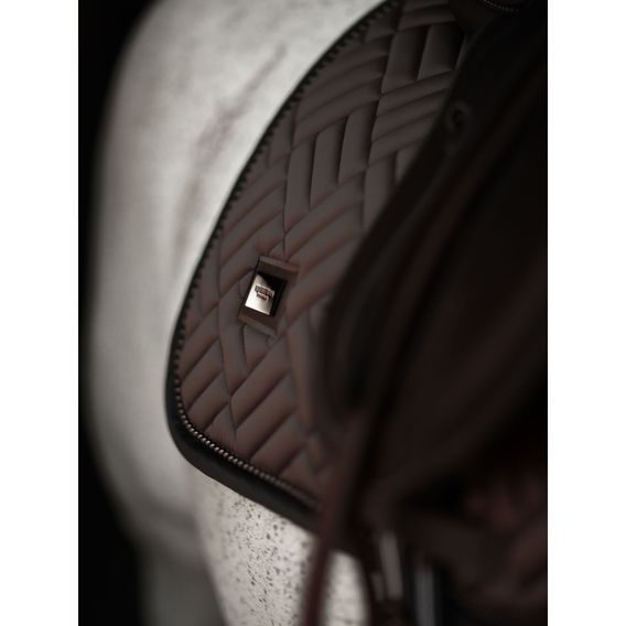 Podsedlová dečka Equestrian Stockholm Modern Mocha Kolekce 2024/25
