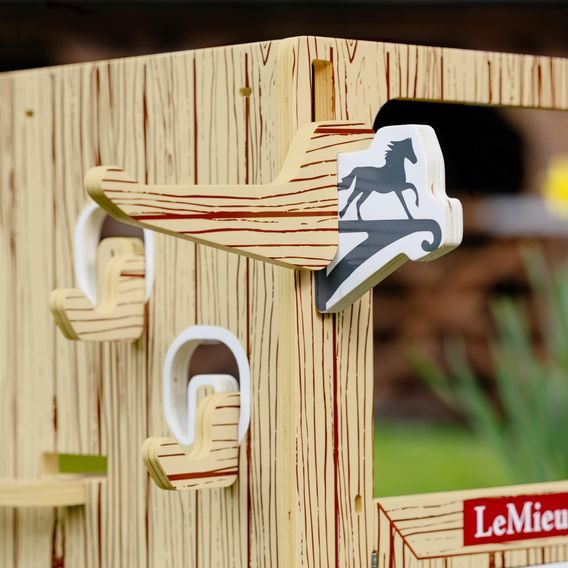 Hračka LeMieux Toy Pony Wooden Stable Set