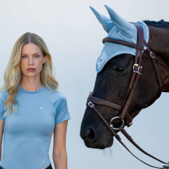 Čabraka na uši Equestrian Stockholm Modern Midsummer Blue Kolekce 2026