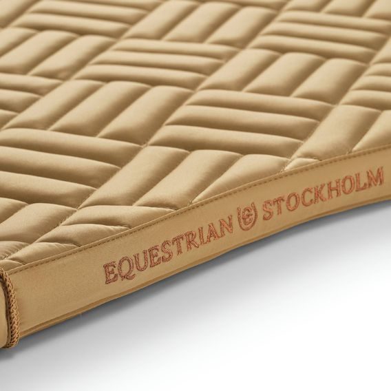 Podsedlová dečka Equestrian Stockholm Modern Midsummer Glow Kolekce 2026