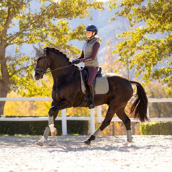 Podsedlová dečka LeMieux Suede Square Rosemary Kolekce 2025/26