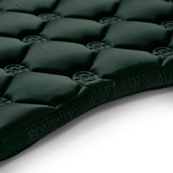 Podsedlová dečka Equestrian Stockholm Satin Sycamore Green Kolekce 2026/27