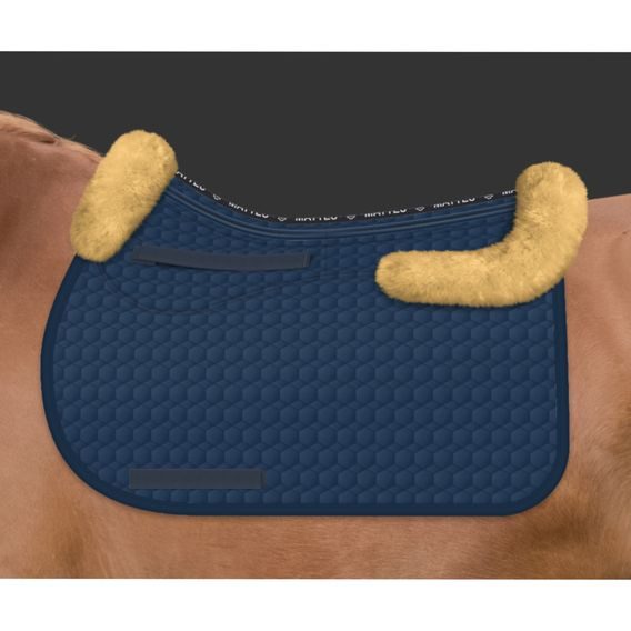 Podsedlová dečka Mattes Square s korekčnímu kapsami pravý beránek vpředu i vzadu