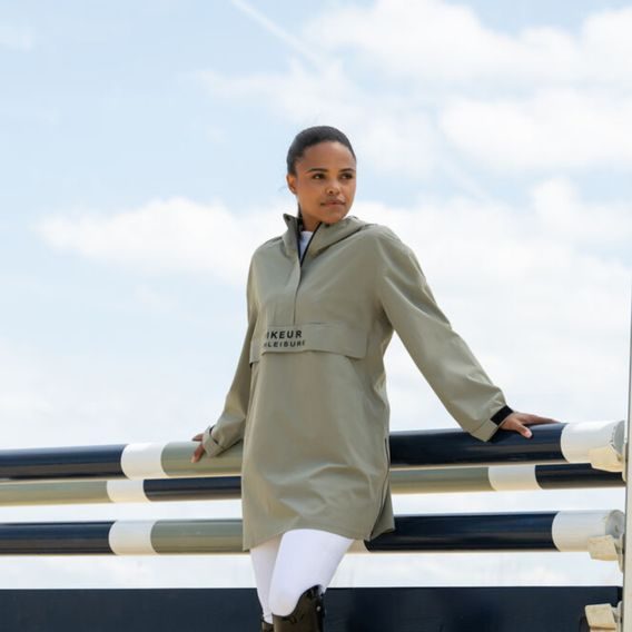 Pláštěnka Pikeur Athleisure Rainponcho 1843 Kolekce 2025