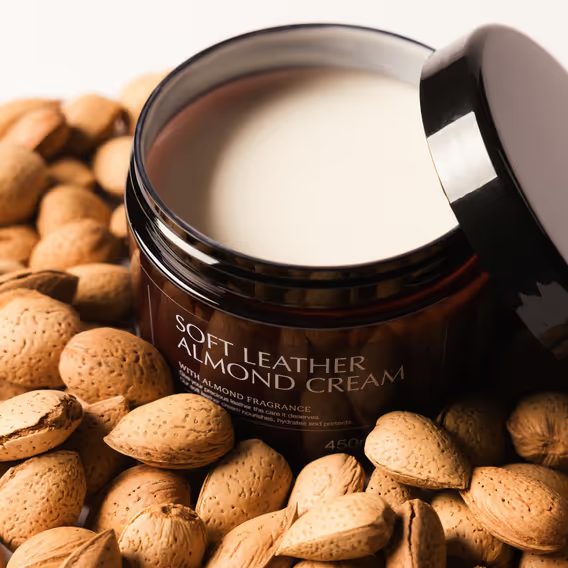 Krém na kůži Grooming Deluxe Soft Leather Almond