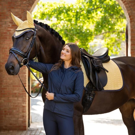 Podsedlová dečka LeMieux Suede Square Mimosa Kolekce 2025