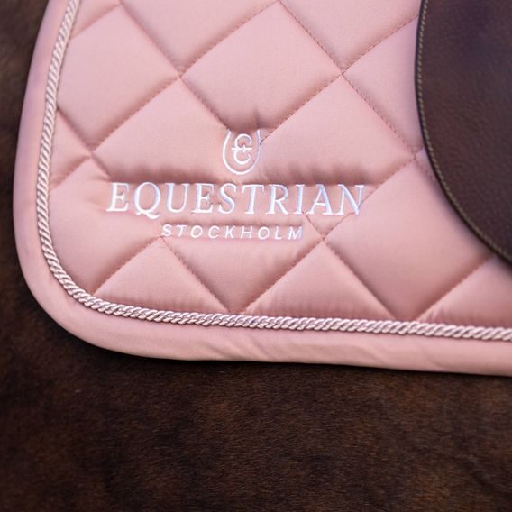 Podsedlová dečka Equestrian Stockholm Line Pink Kolekce 2026