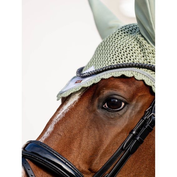 Čabraka na uši Equestrian Stockholm Pistachio White Kolekce 2026