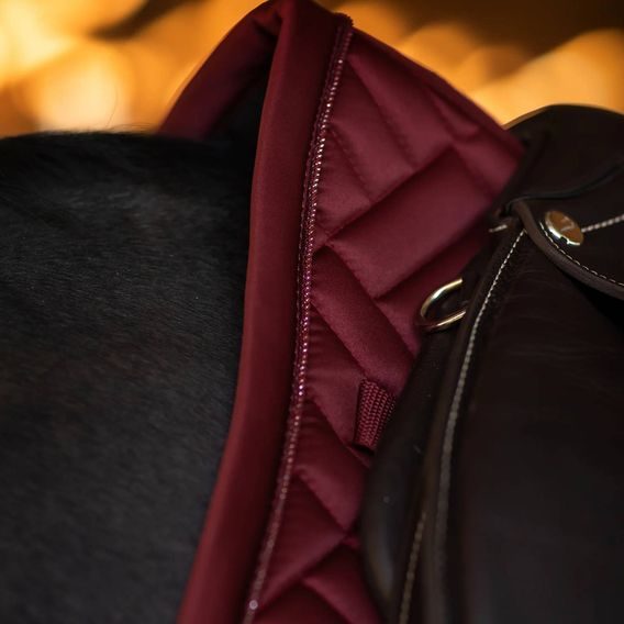 Podsedlová dečka Equestrian Stockholm Modern Bordeaux