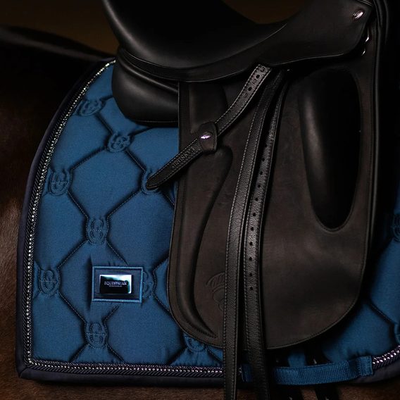 Podsedlová dečka Equestrian Stockholm Crystal Shine Blue Meadow Kolekce 2026/27