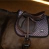 Podsedlová dečka Equestrian Stockholm Modern Dark Violet Kolekce 2025/26