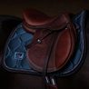 Podsedlová dečka Equestrian Stockholm Crystal Shine Blue Meadow Kolekce 2026/27