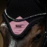 Čabraka na uši Equestrian Stockholm Black Blush Kolekce 2026/27