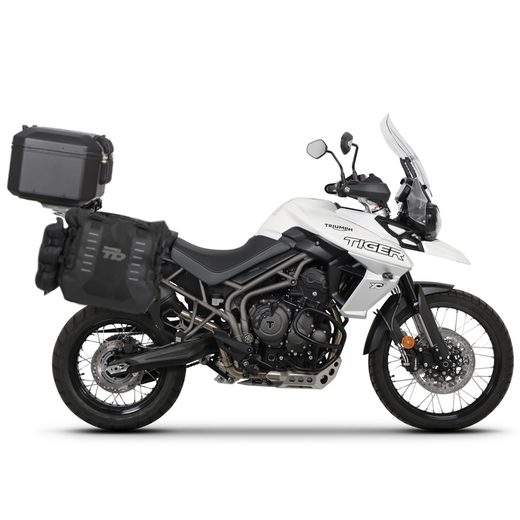 KOMPLETNÁ SADA SEDLOVÝCH BRAŠNÍ SHAD TERRA TR40 ADVENTURE A HLINÍKOVÉHO VRCHNÉHO KUFRA SHAD TERRA BLACK 48L VRÁTANE MONTÁŽNEJ SADY SHAD TRIUMPH TIGER 800