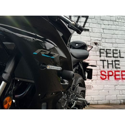 YAMAHA R7