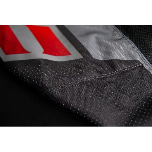 JAKA HOOLIGAN ULTRABOLT JACKET (PELĒKS)