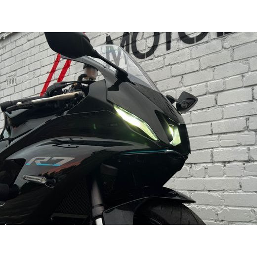 YAMAHA R7