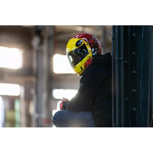 ĶIVERE AIRFORM™ BROZAK MIPS® HELMET (SARKANS, DZELTENS)